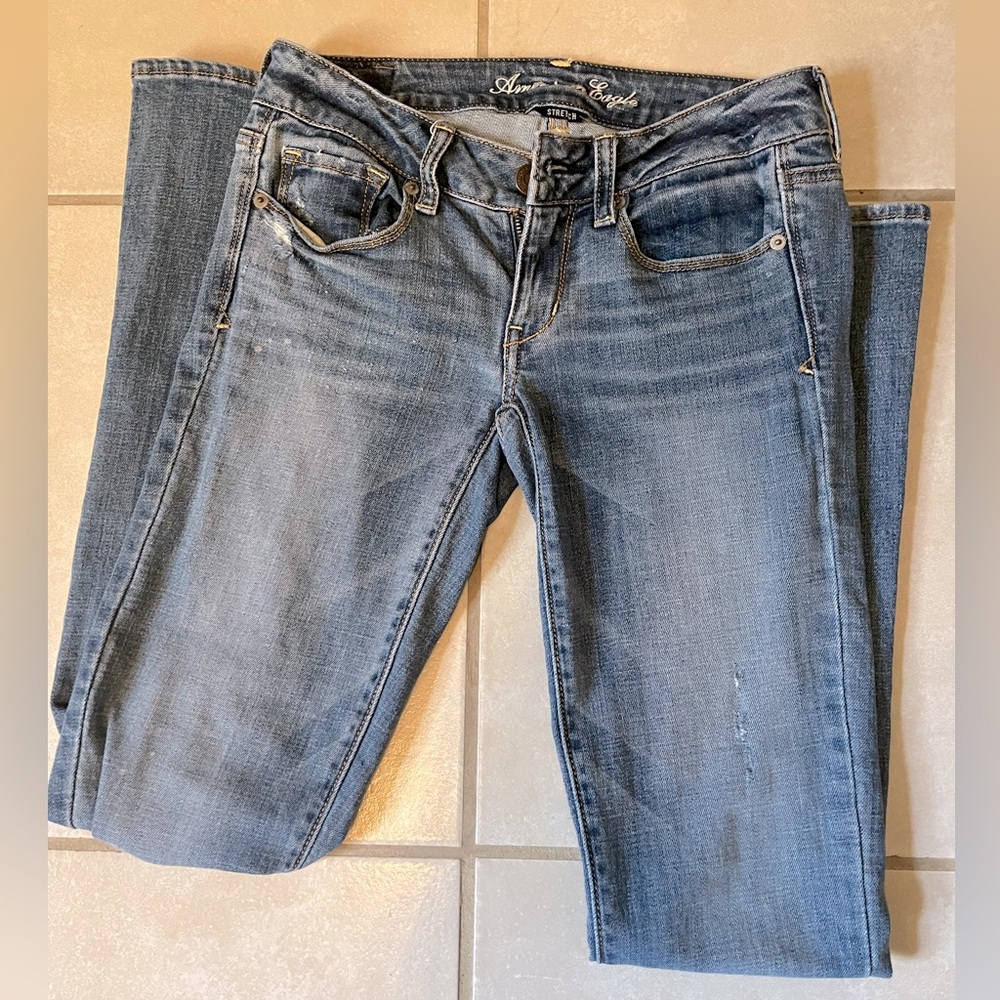 AE Stretch High-Waisted
Skinny Kick Distressed Jean